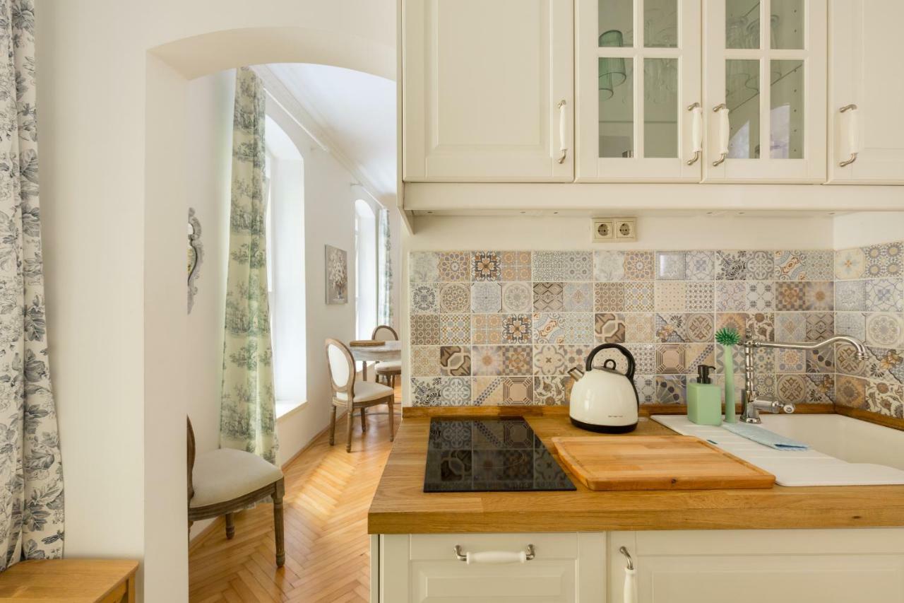 Vintage Style Apartment *