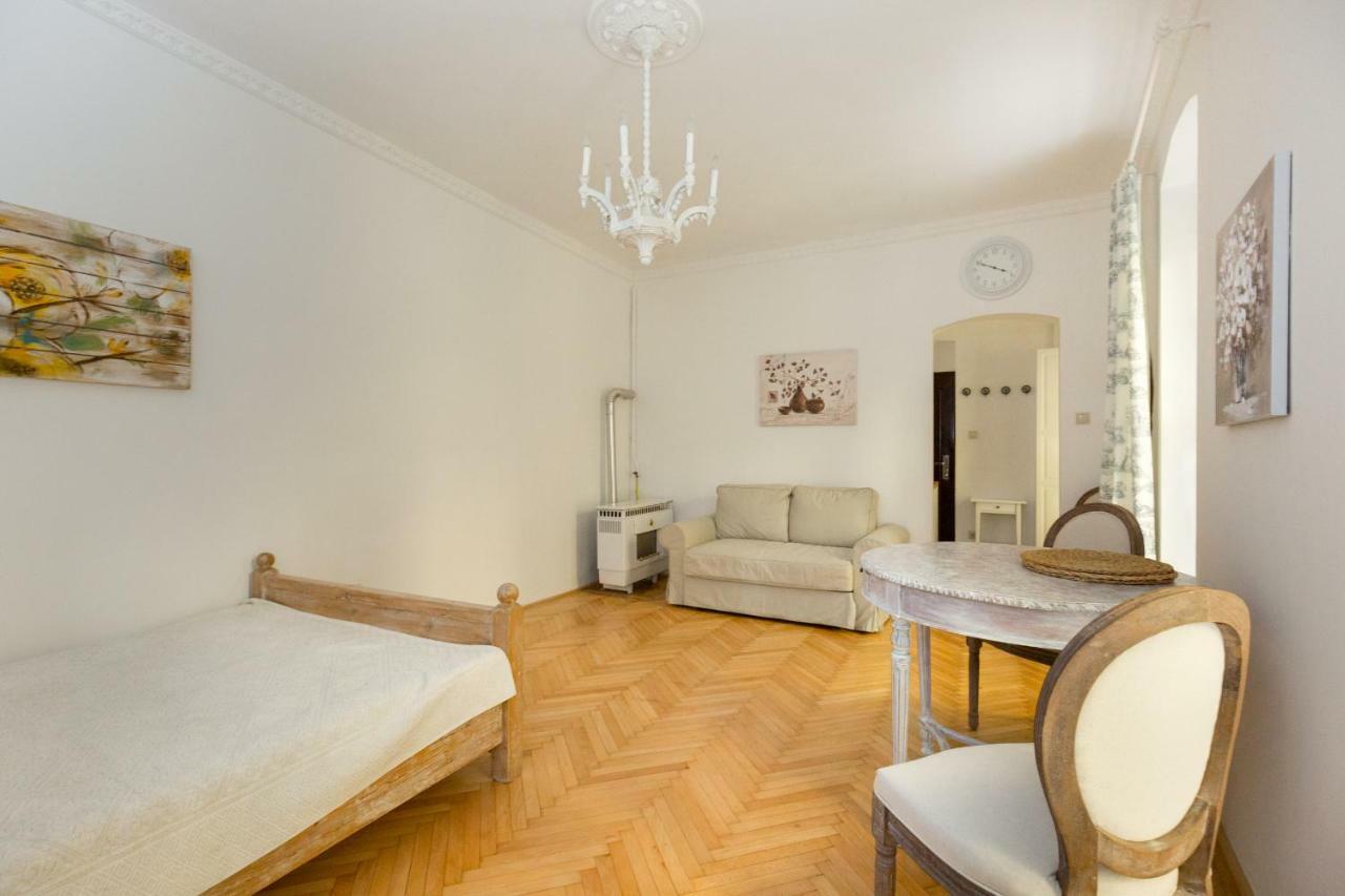 Vintage Style Apartment *