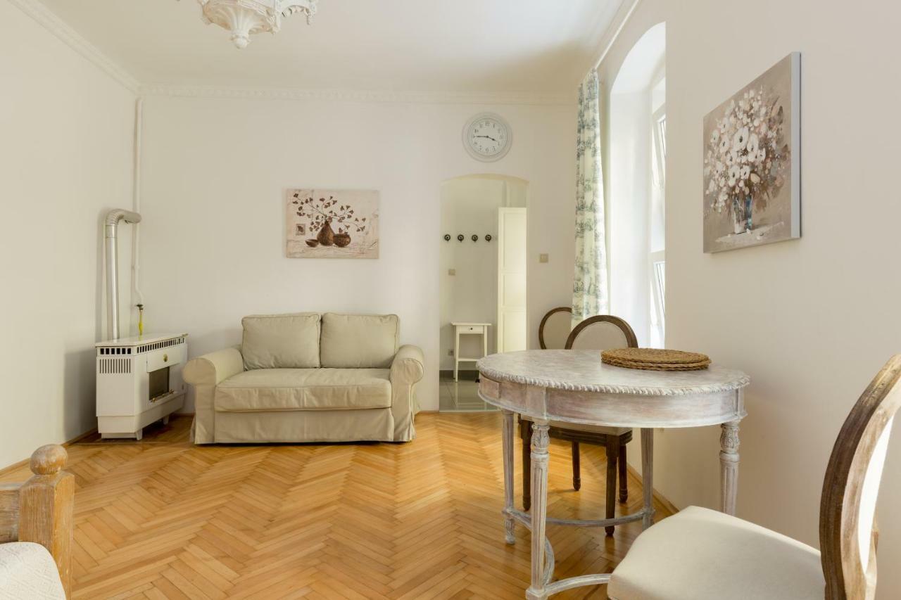 Vintage Style Apartment *