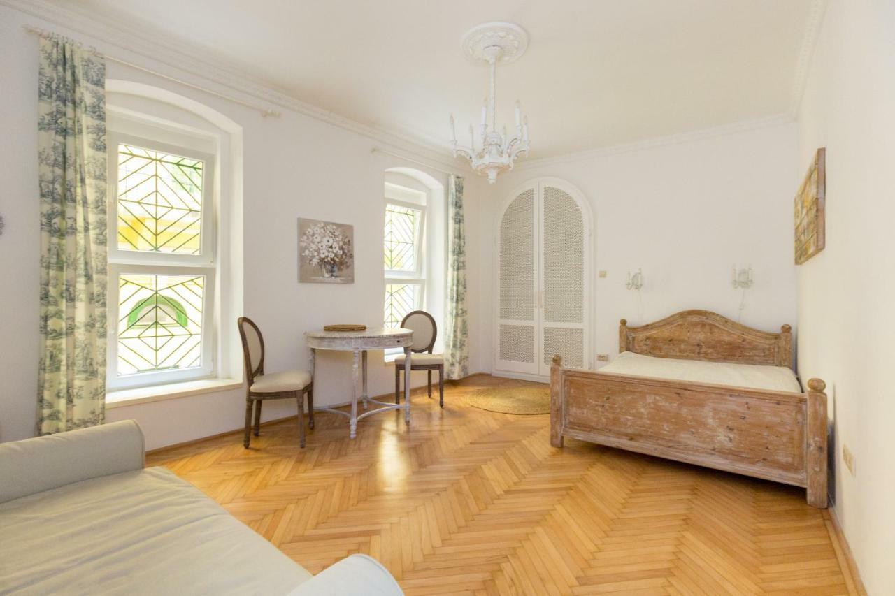 Vintage Style Apartment
